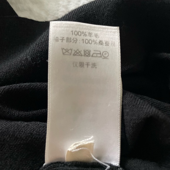 Céline silk/wool top. Flute sleeve. Gently worn. Lightweight knit. - Picture 7 of 7